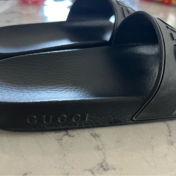 GUCCI BLACK LOGO RUBBER SLIDES WOMEN SIZE 37 - Picture 2 of 4
